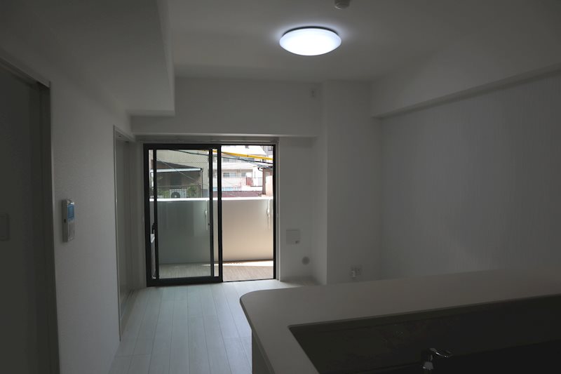 リュエール　デュ　ボヌール カウンターキッチンからの部屋の眺め。