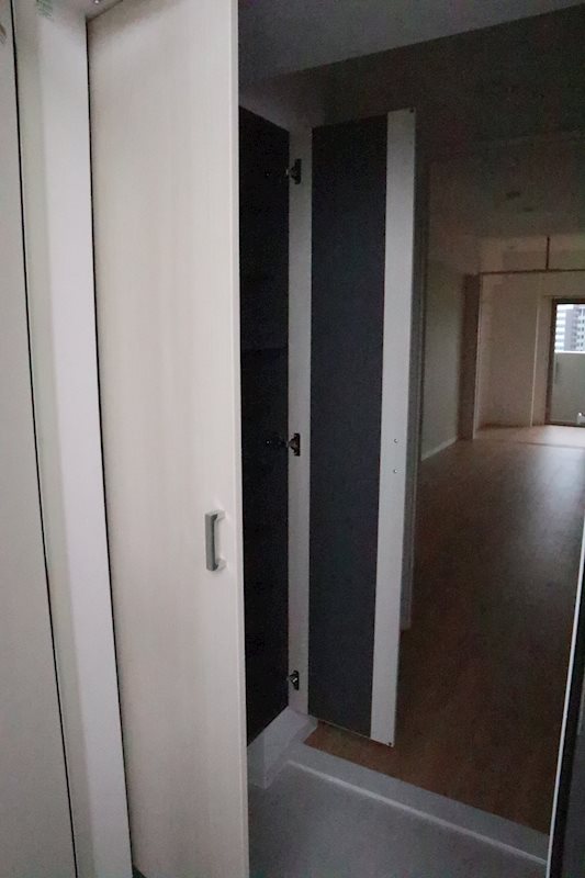 アーヴェンス吉塚 玄関シューズボックス（姿見鏡付です。）