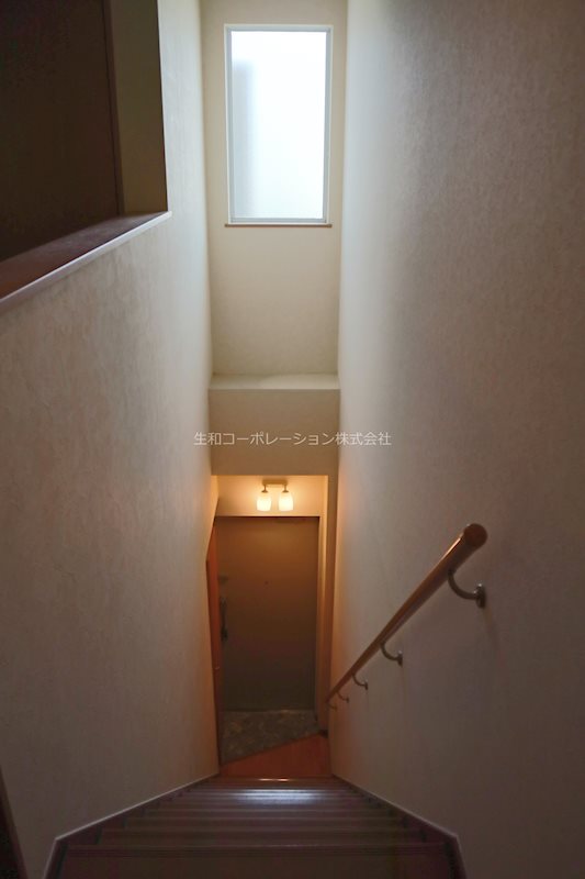 ヴァーグ参番館 階段廊下