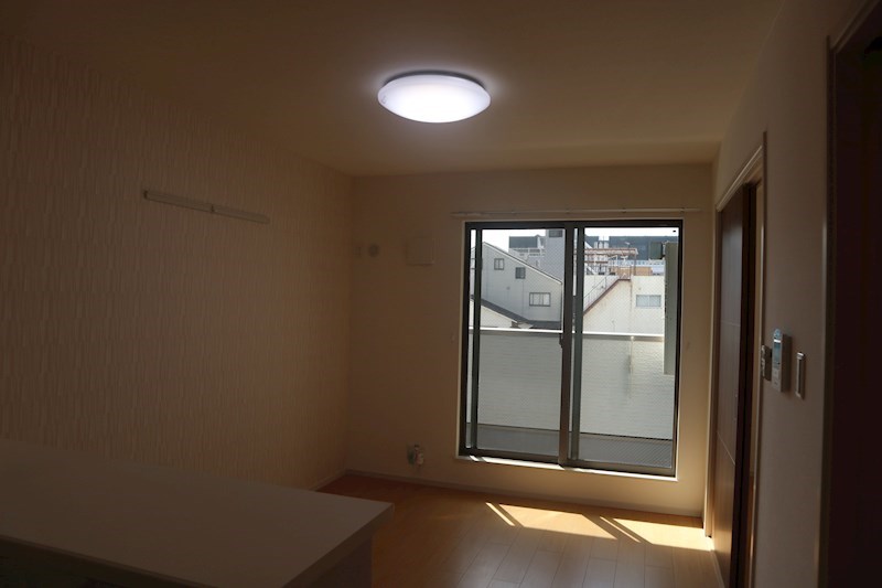 プレジール関目 暖かみのあるお部屋です