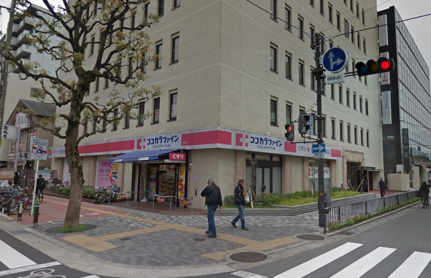 ヴィレッジ蔵人 ドラッグストア：ｺｺｶﾗﾌｧｲﾝ 江坂店　393m
