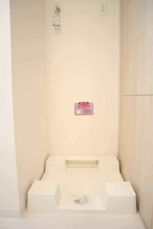 ラ・メゾンヴェール上町 意外と大事な室内洗濯機置き場。お天気を気にせずお洗濯できます。