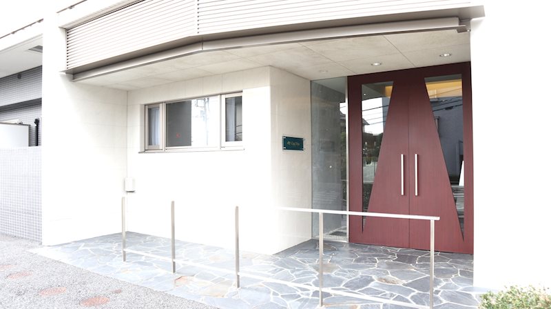 カーサ・ミーヤ 住まう方、訪れる方を上品に迎えるエントランス