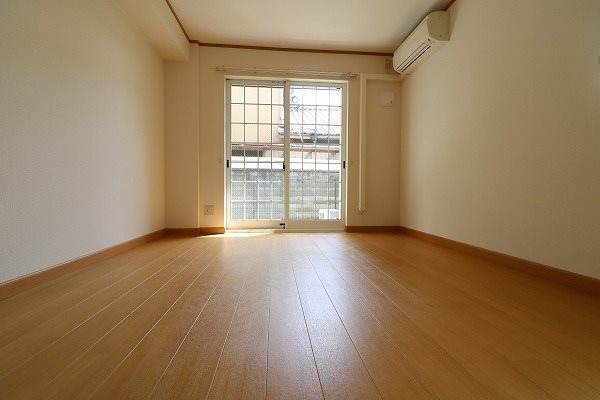 ヴェルドミール嵯峨野 洋室はエアコン付きです。