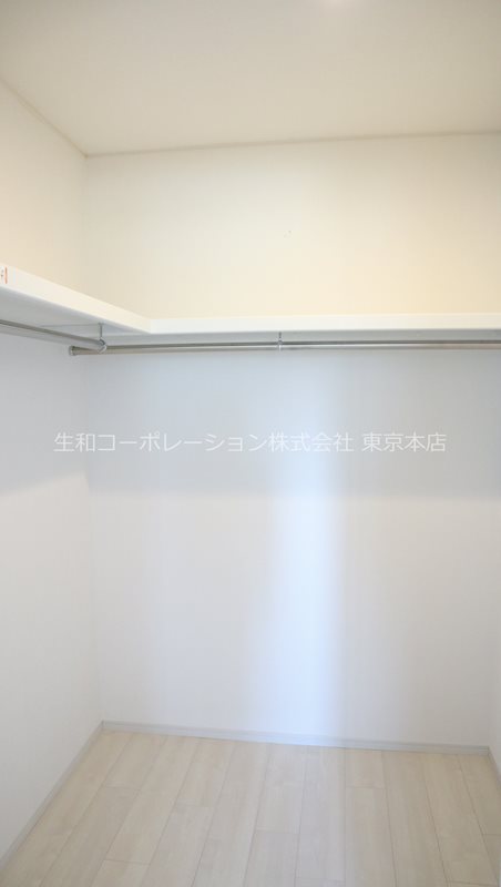 グランジュテⅢ ◆Aタイプ 2LDK◆L字のバーで洋服を多く収納できるウォークインクローゼットです