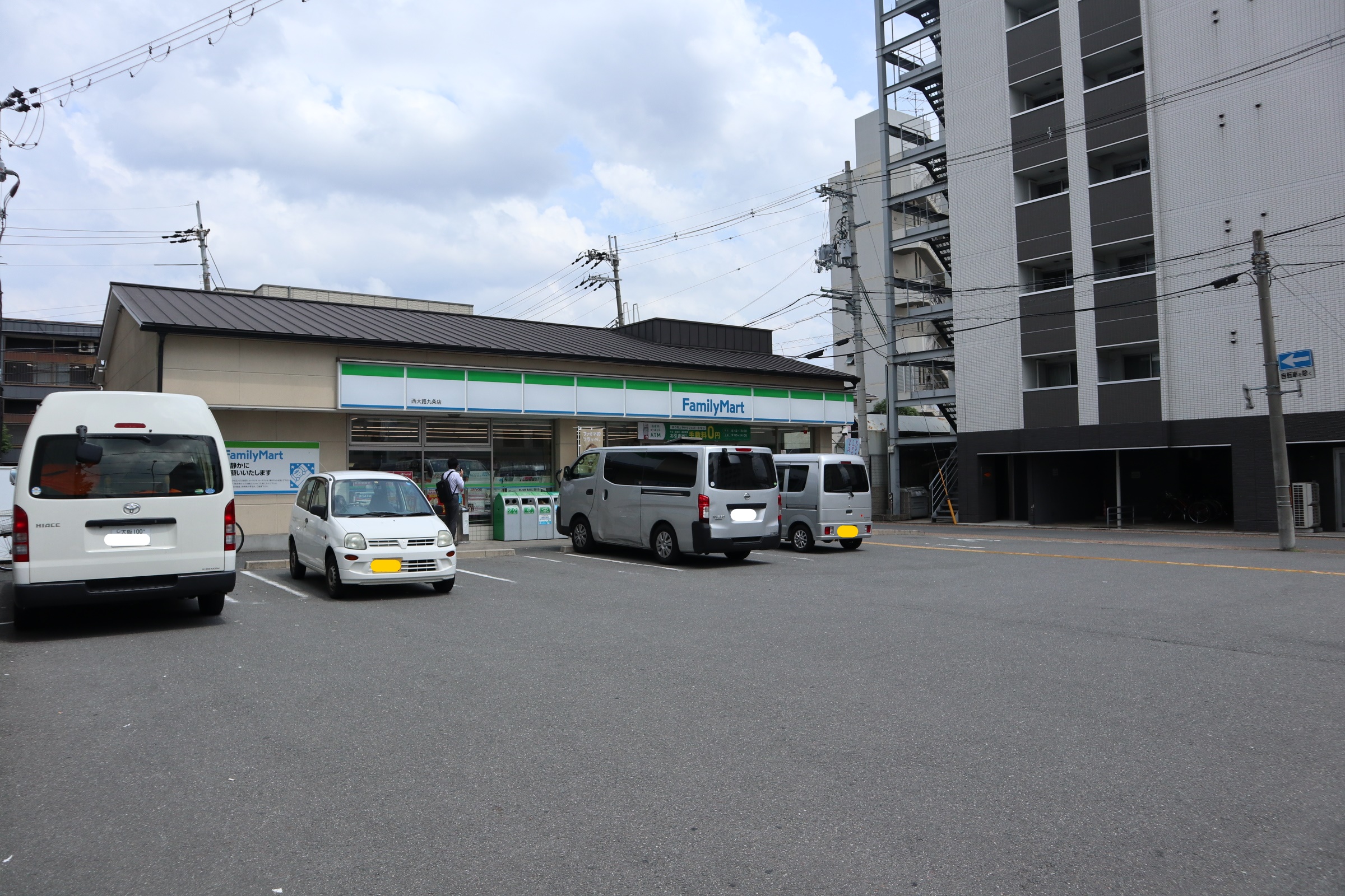 ブライト西大路 コンビ二：ファミリマート　西大路九条店　355m