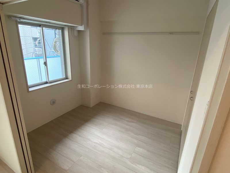 イーストワールド人形町 ※6階以上は色が異なります(濃い茶)