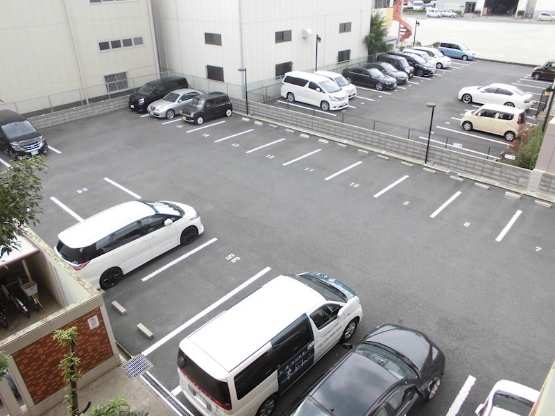 リーガルハイツ　(テナント) 駐車場