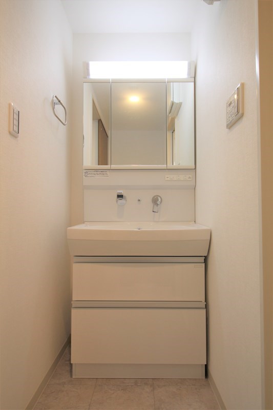 グラン・エスポワール 3面鏡洗面化粧台