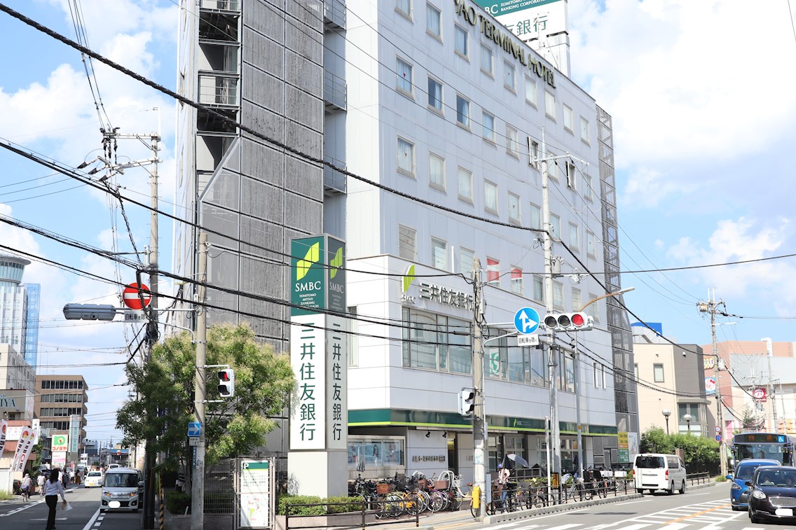 レジデンス八楽 銀行：三井住友銀行八尾支店　577m