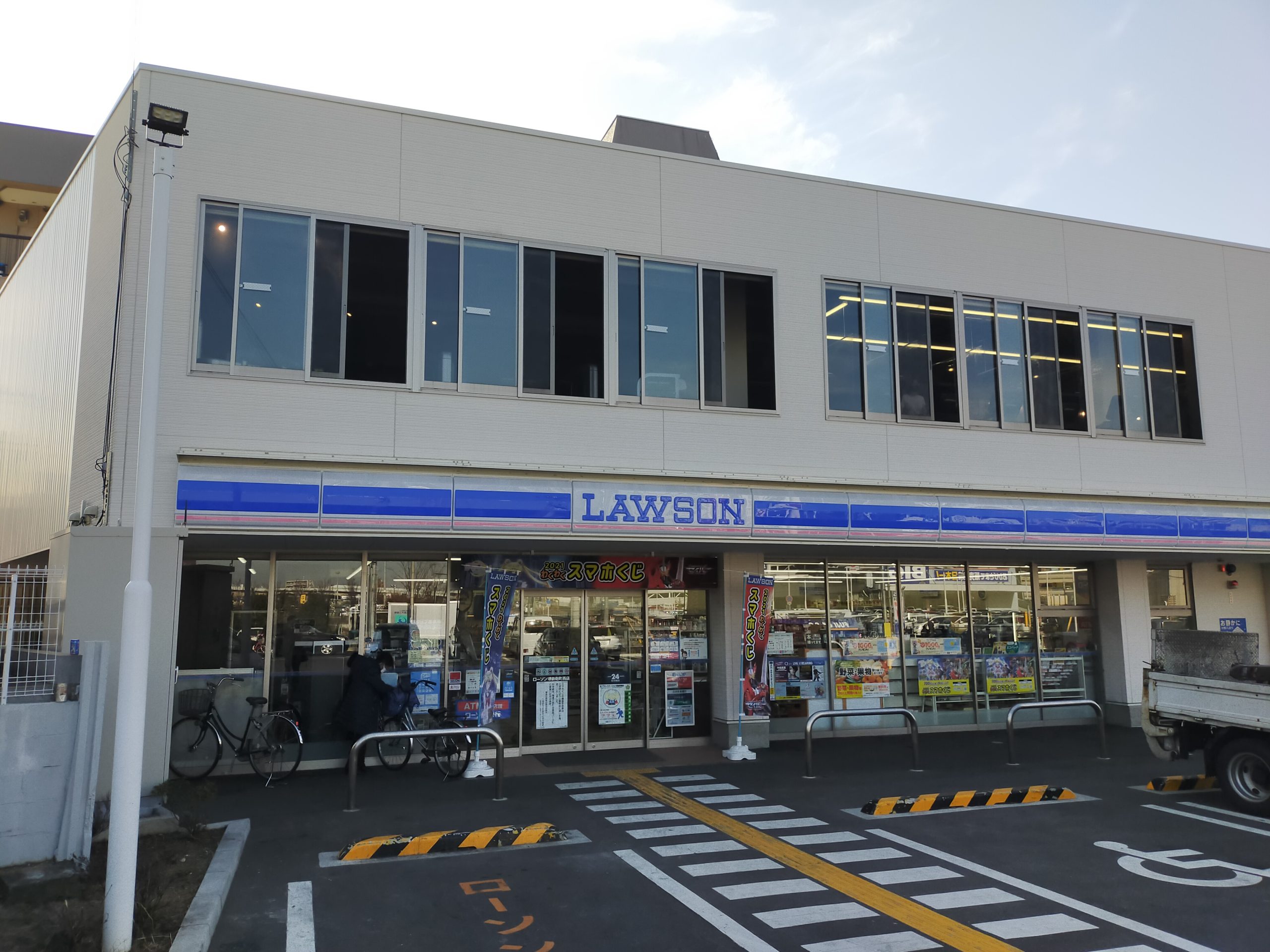 シェソワ堺七道 コンビ二：ﾛｰｿﾝ 堺鉄砲町西店　90m