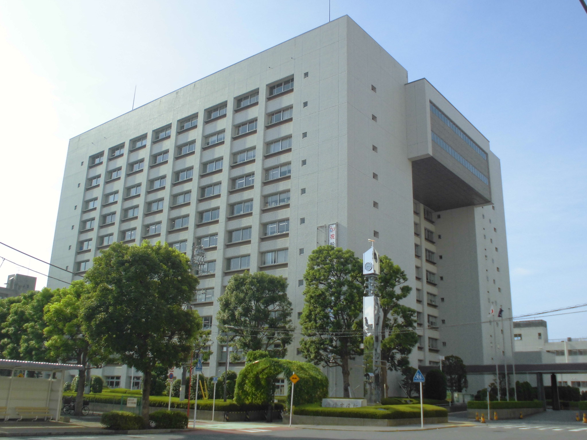 クィーンクェshoto 役所：船橋市役所　561m