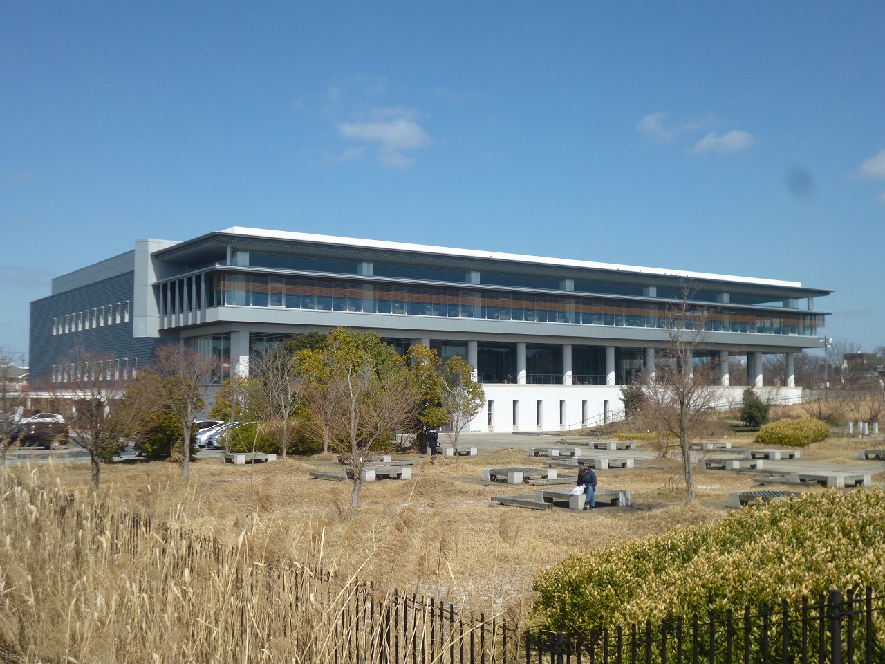 ラ・プリュス 図書館：奈良県立図書情報館　1006m