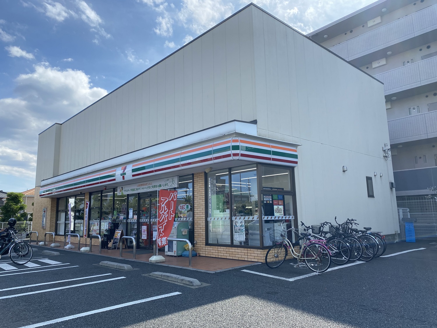 エーフラット 入谷 コンビ二：ｾﾌﾞﾝｲﾚﾌﾞﾝ 足立入谷1丁目店　300m