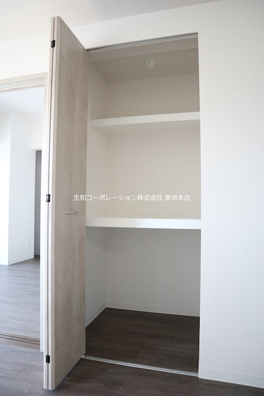 フェリシテ　オーヴィラージュ リビングにも収納があります