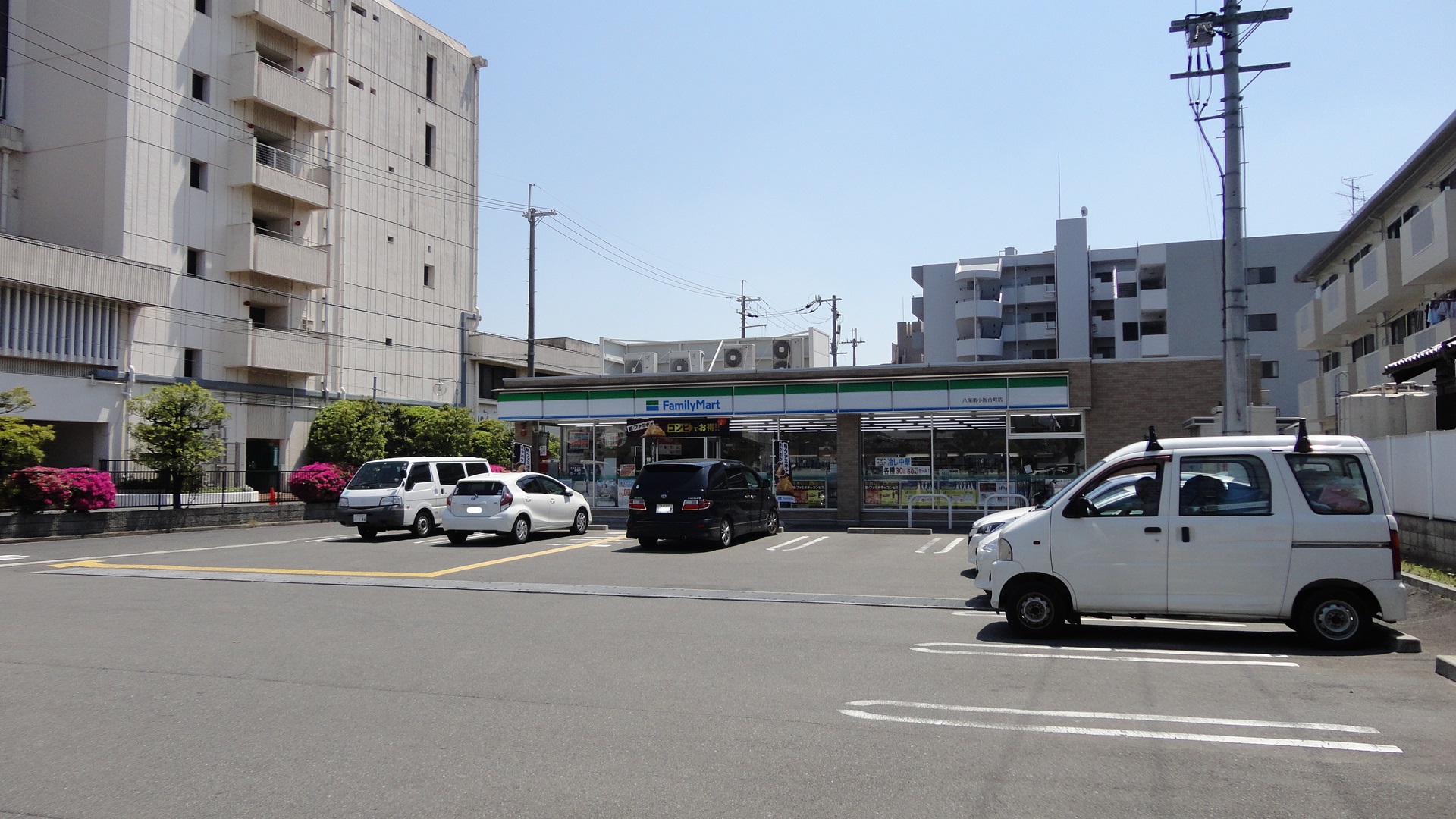 ドミソレイユⅢ コンビ二：ﾌｧﾐﾘｰﾏｰﾄ 八尾南本町店　34m