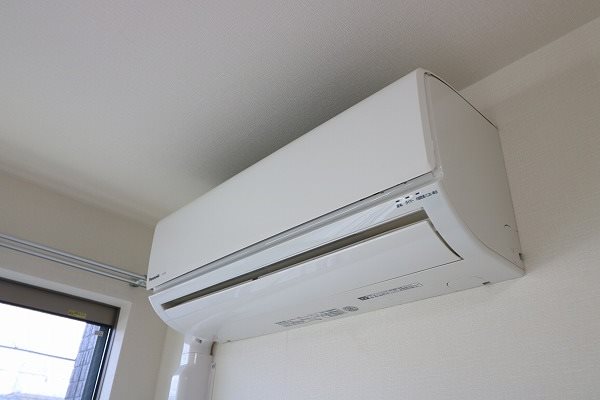 モアロック京都西院 5.5帖洋室はエアコン付きです。
