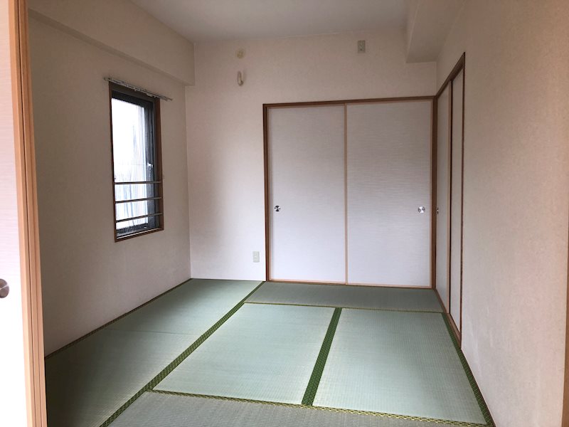 ディアコート竹田 写真は201号室です。リビング横には和室があります。