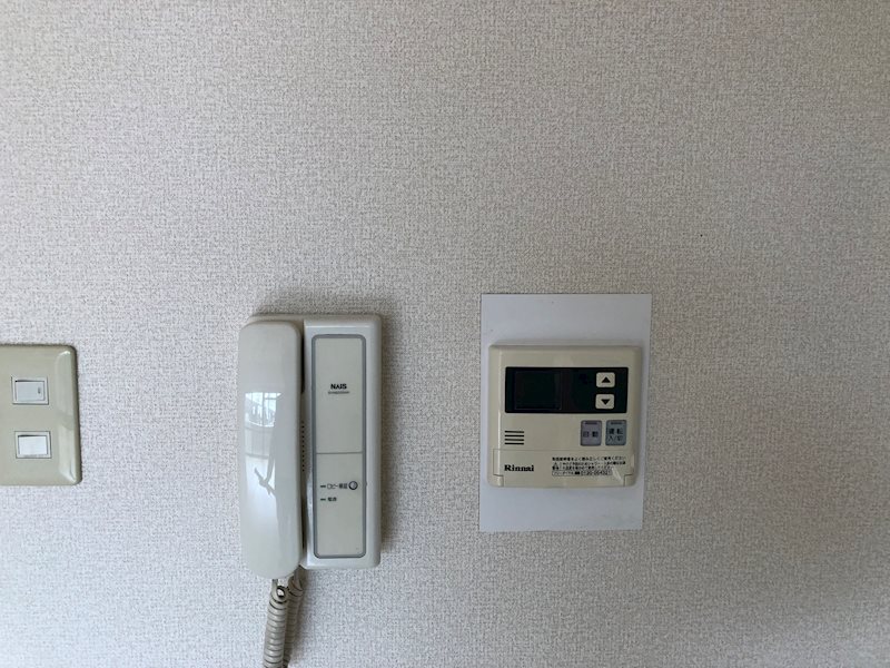 ディアコート竹田 玄関インターホンと給湯器リモコンです。