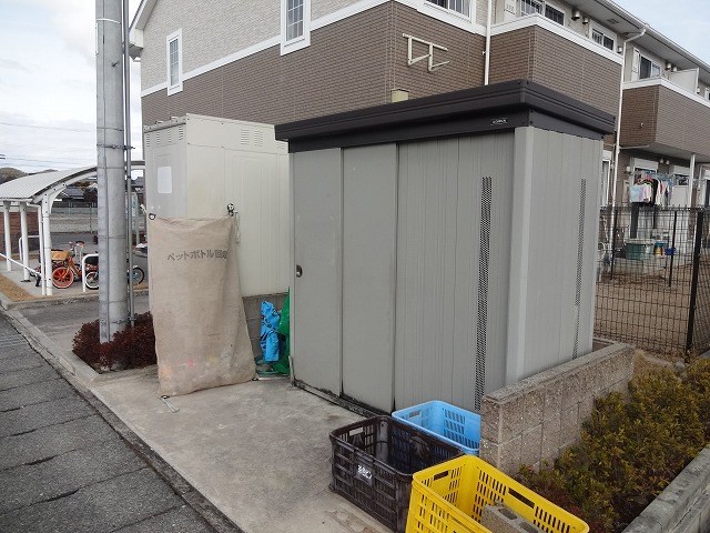 シャルマンハウス 敷地内ゴミ置き場