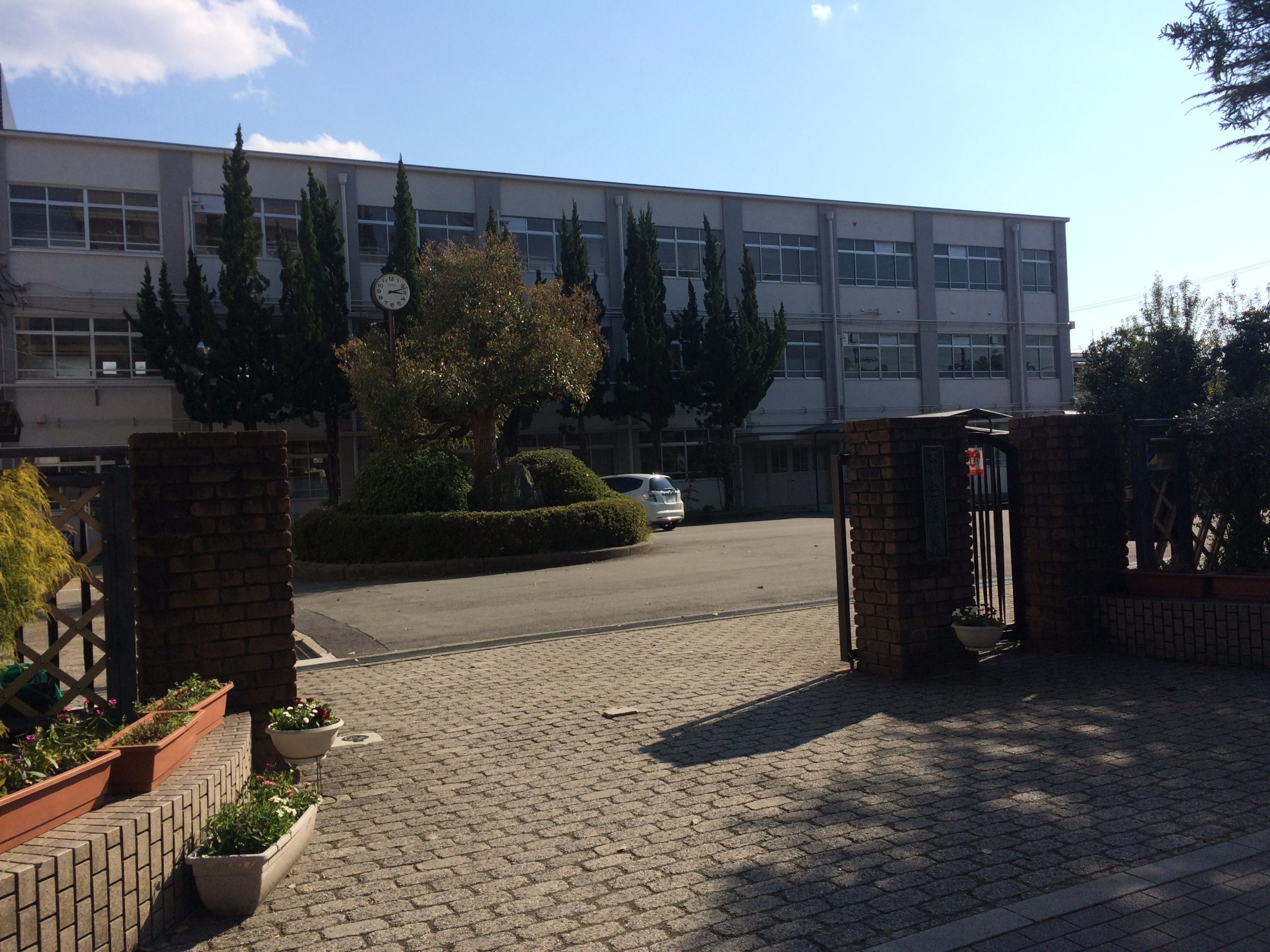 インペリアルアカシヤ 中学校：京都市立岡崎中学校　163m