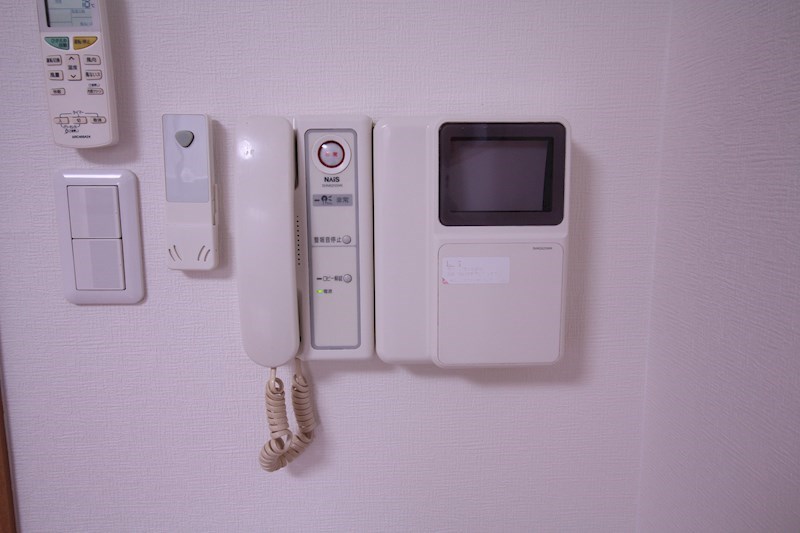 ブリリアントコート心斎橋イースト TVモニター付きインターホンで来訪者の顔が確認できます。