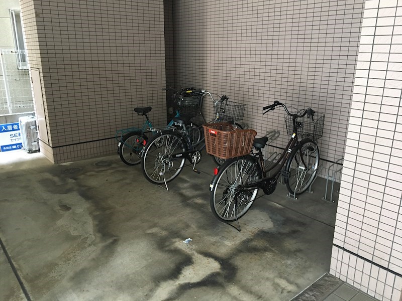 アリシュア 駐輪場