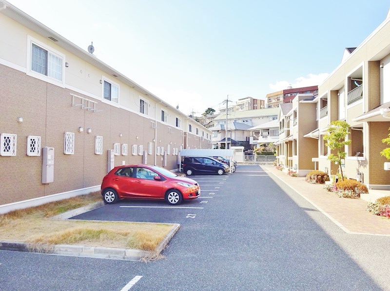 ヴィラージュ刀根山Ⅲ 駐車場