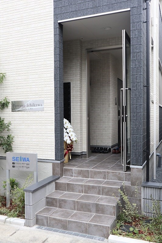 フェルヴェール市川 エントランス