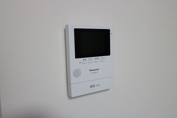 エムズアロッジオ TVモニター付インターホンです。