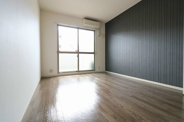 CENT VILLA（セントヴィラ ） 壁1面のアクセントクロスがお部屋の印象を引き締めます。