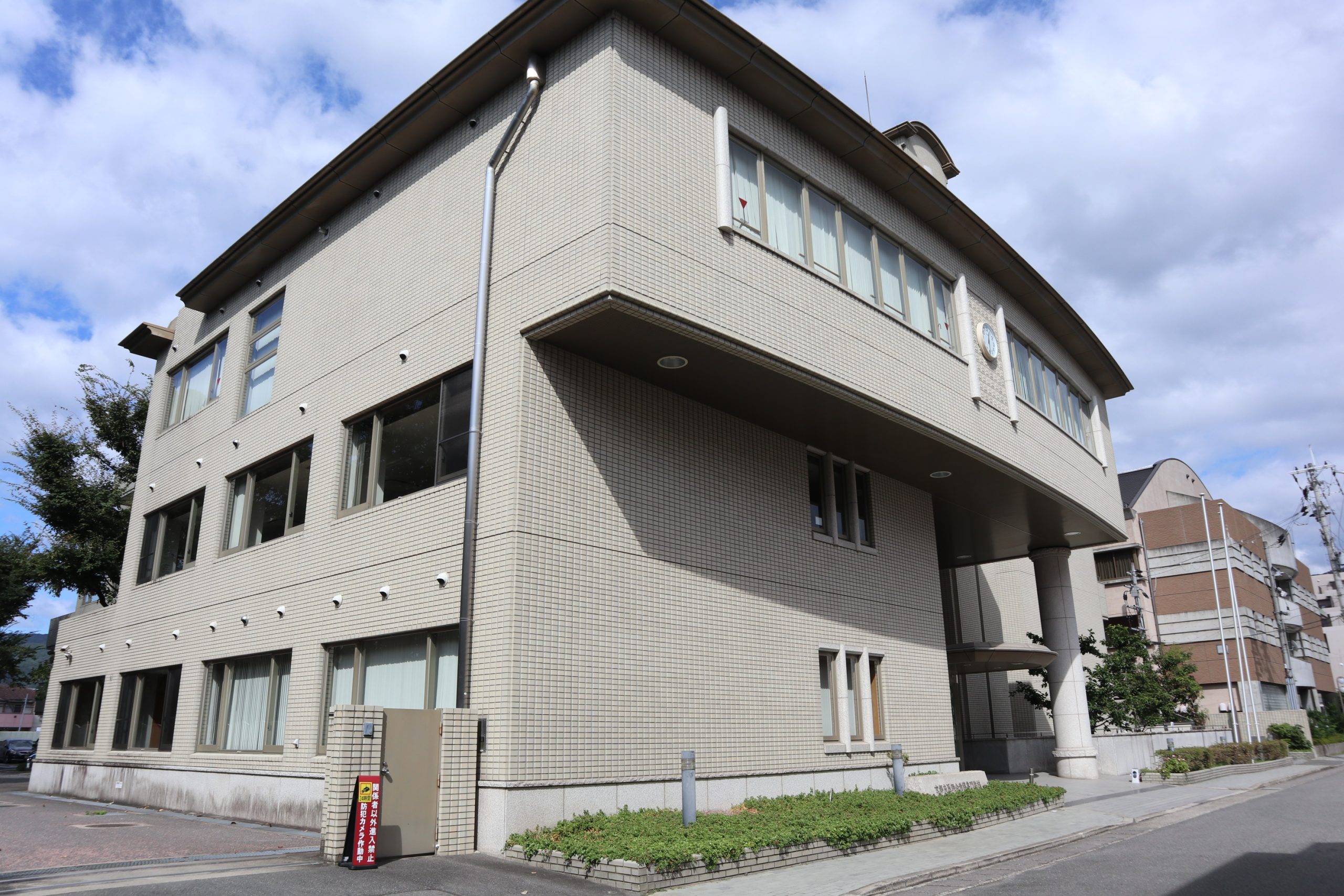 リマーレ山科 専門学校：京都府医師会看護専門学校　1391m