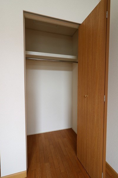 Warm front.わかわし(ウォームフロントわかわし) 収納にはハンガーポール付き。