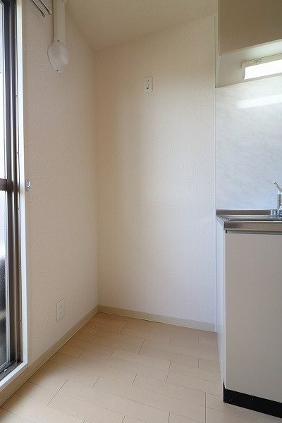 cozy court キッチン横の冷蔵庫スペースですです。