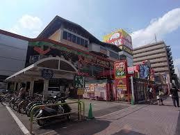 ルソレイユ ショッピング施設：ﾄﾞﾝ･ｷﾎｰﾃ 中川山王店　439m