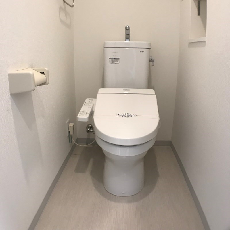 メゾン中沢 温水暖房洗浄便座がついています