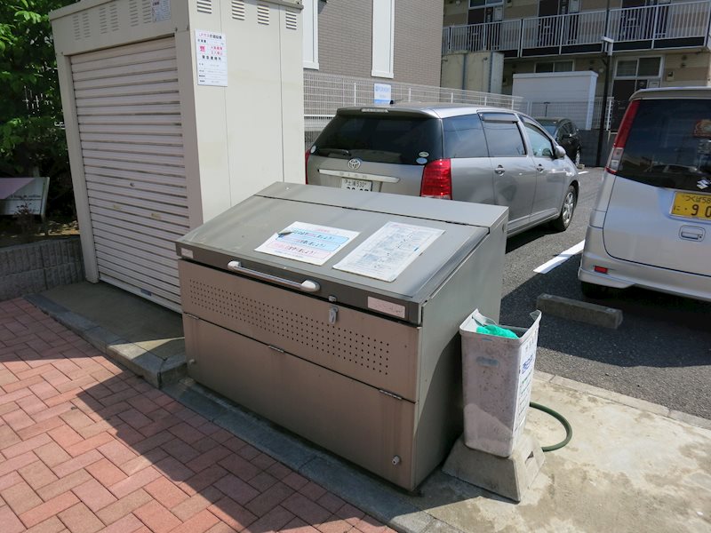 レカン ド コリーヌ ゴミ置き場
