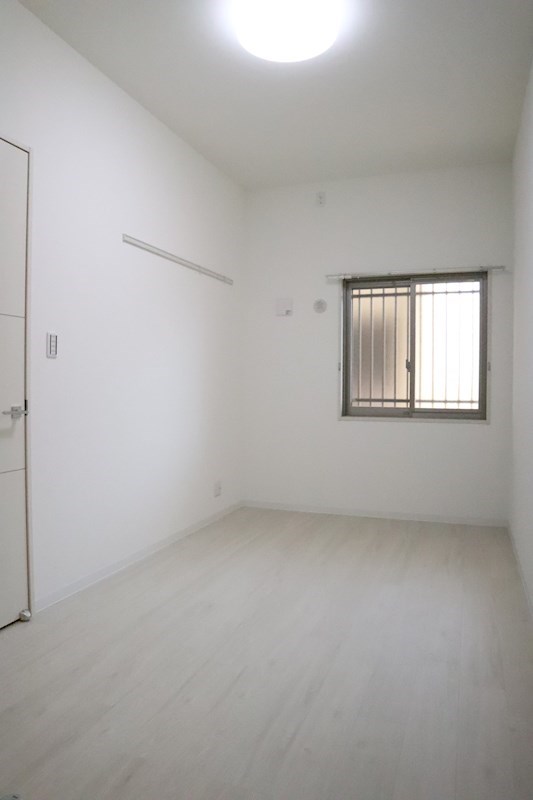 プライム大阪城北 部屋が明るく見える床色です