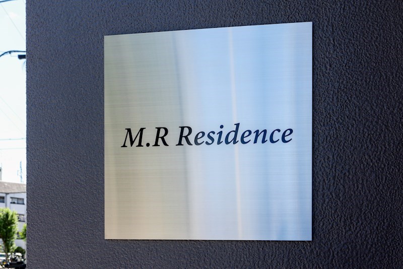 M.R Residence 銘板