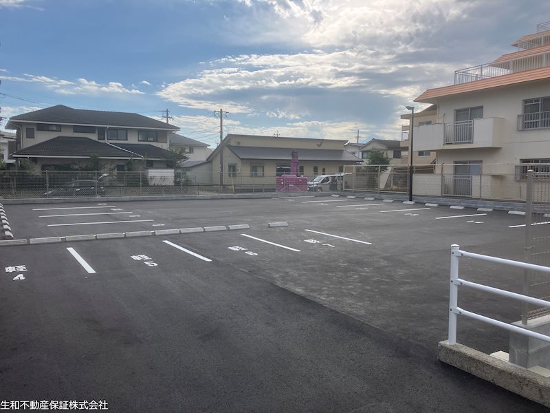 ファミール　サヤノ 駐車場