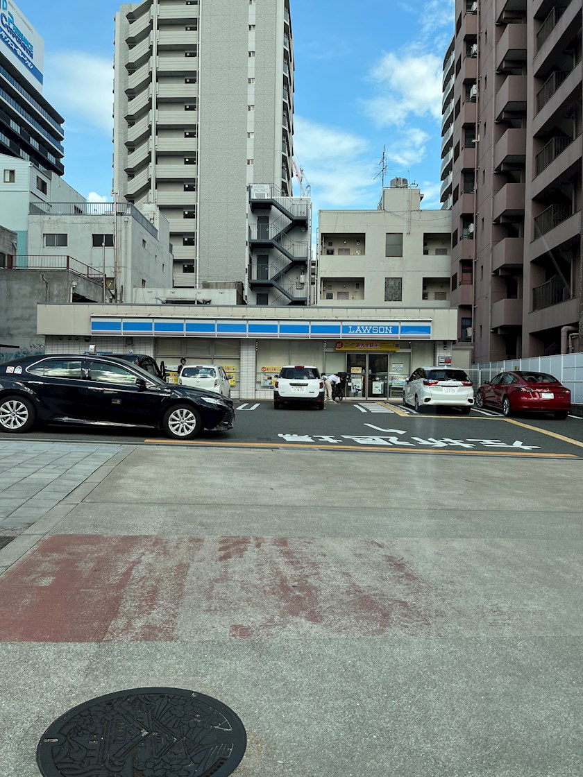 PLAISIR CAMPHRIER(ﾌﾟﾚｼﾞｰﾙ ｶﾝﾌﾘｴ) コンビ二：ﾛｰｿﾝ 桜川駅前店　151m