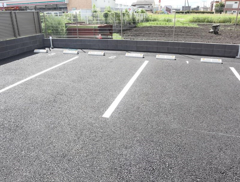 グランソレイユ 駐車場