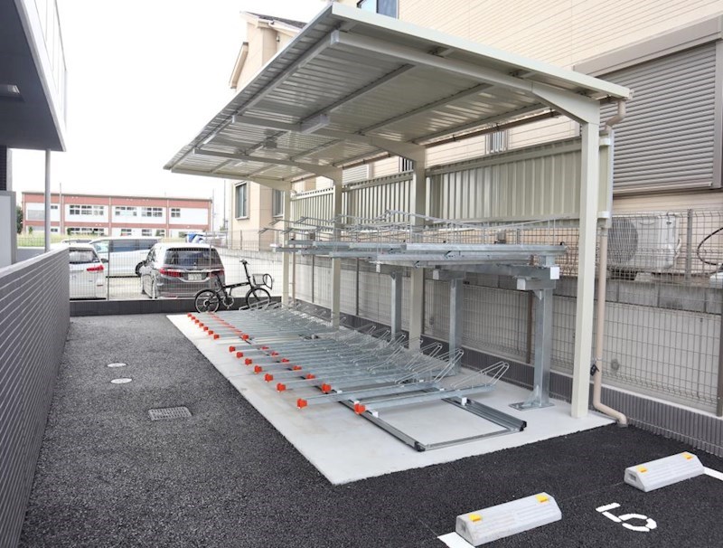 グランソレイユ 駐輪場