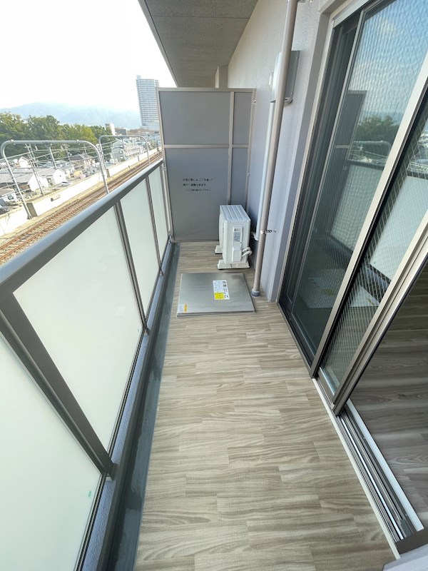 コージーコートVI 1号室・5号室はバルコニーで物干し掛けありません。