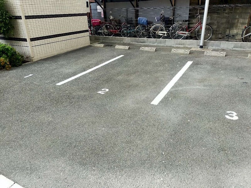 グランシャリオ 駐車場