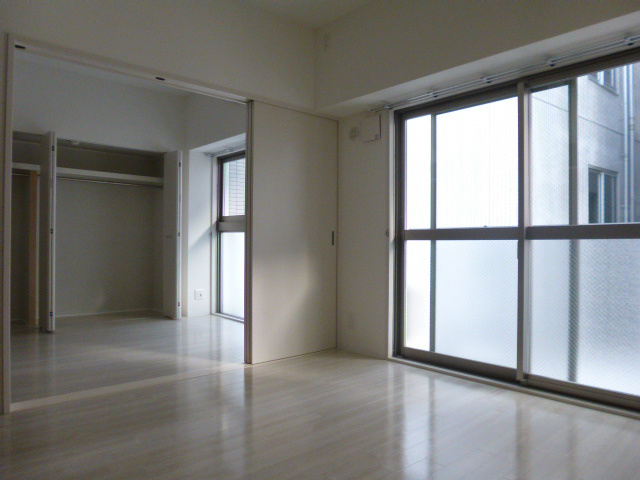ポローニア立花通り 窓が多くて明るいお部屋です