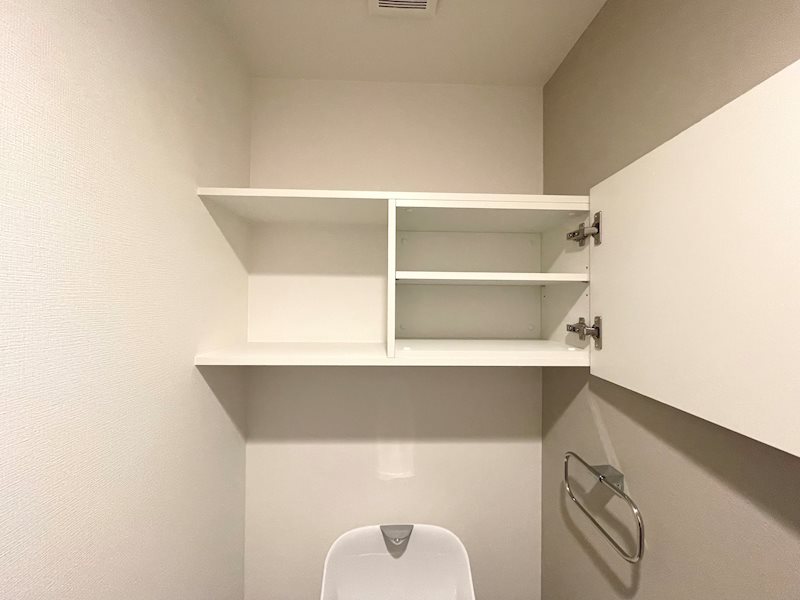 シュピア・メゾン油小路 トイレにもたっぷり収納できます。