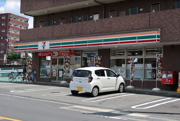 アルカス聖蹟 コンビ二：ｾﾌﾞﾝｲﾚﾌﾞﾝ 多摩関戸5丁目店　136m