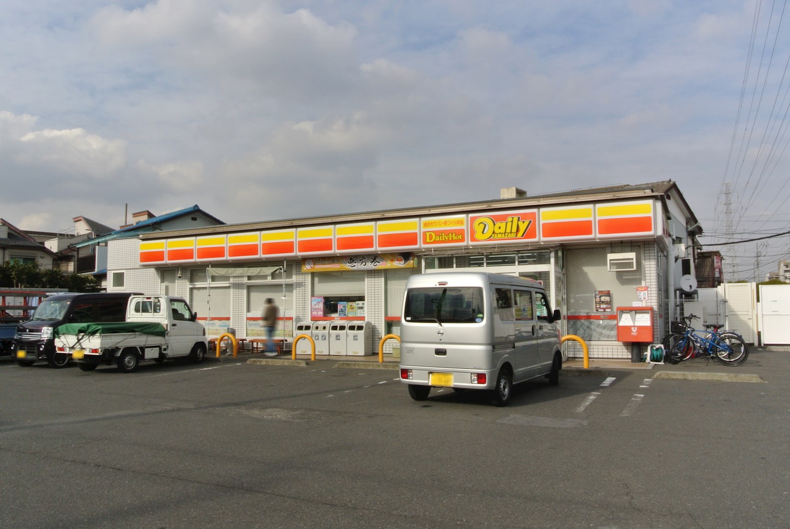 エスポアール扇西 コンビ二：ﾃﾞｲﾘｰﾔﾏｻﾞｷ 足立江北1丁目店　410m