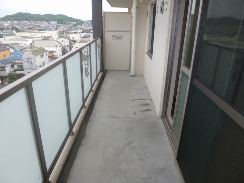 グラティ 幅が広めのベランダです。